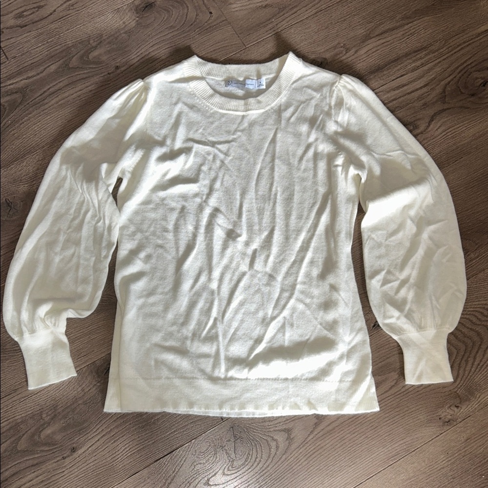 New York & Company Cream Crew Neck Sweater size Medium
